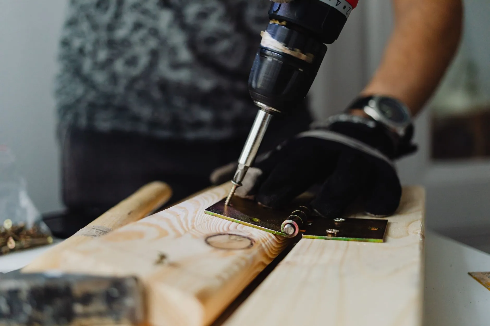 Driving a screw with an impact driver