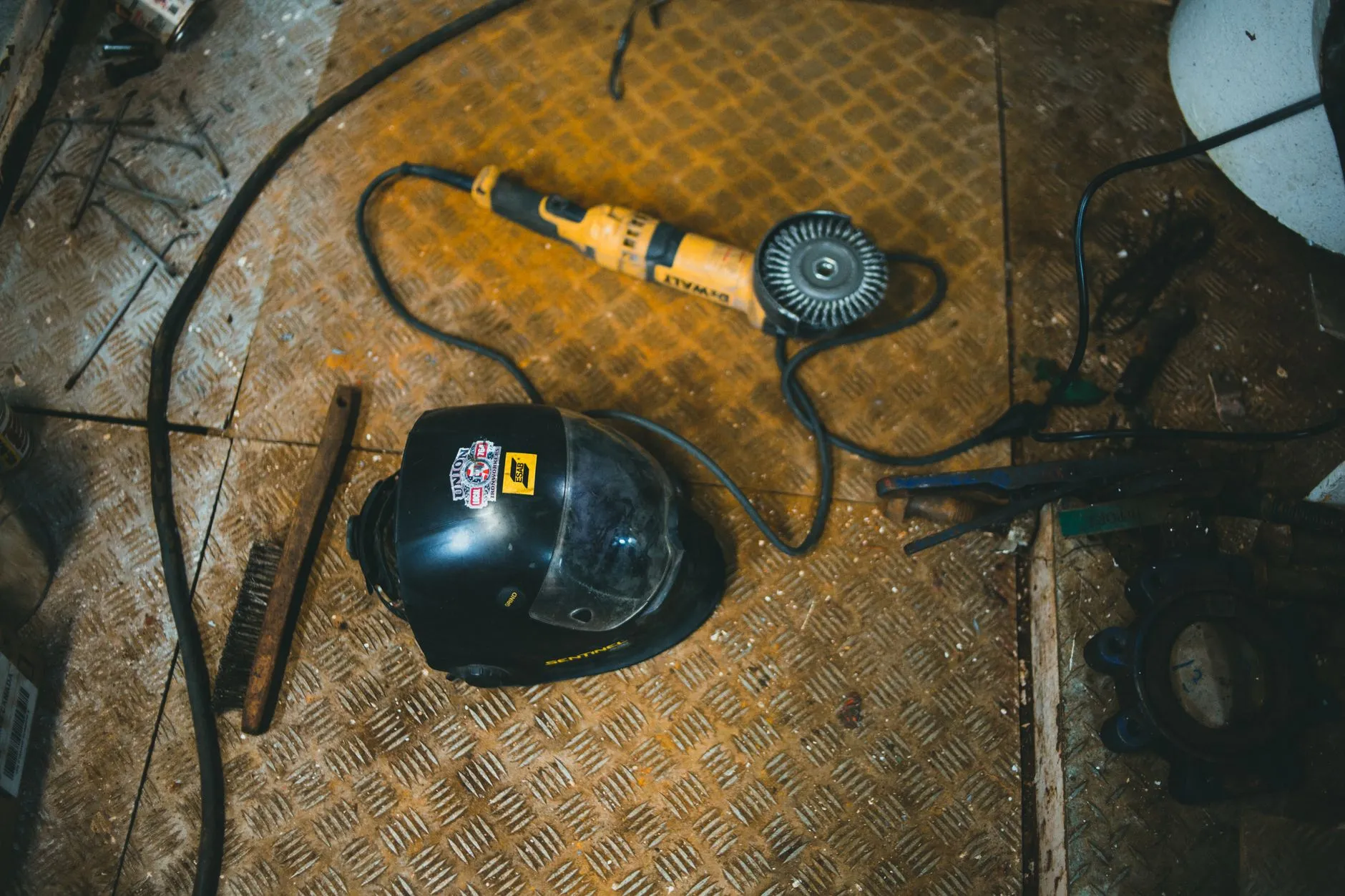 Leaf Blower Buying Guide: Corded, Cordless, or Gas?